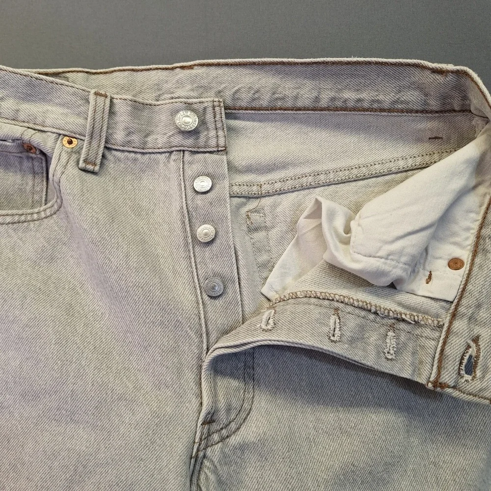 Vintage Levis 501 Jeans Mens 33x34 Grey Wash Straight Leg Denim Made in USA